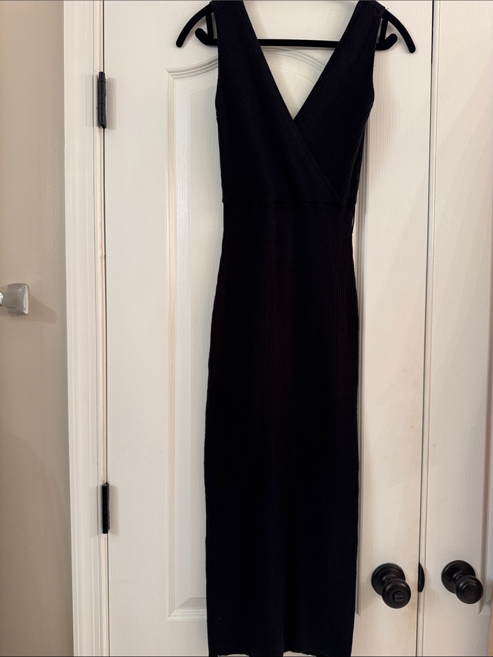 Sleeveless Black V-Neck Ribbed Midi Dress